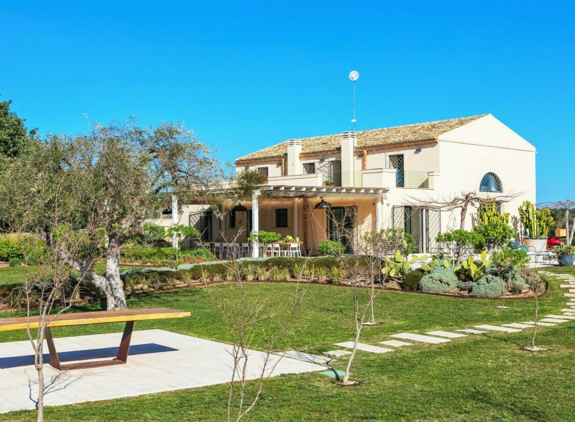 Luxury Villas & Best Hotels Sicily Essenza